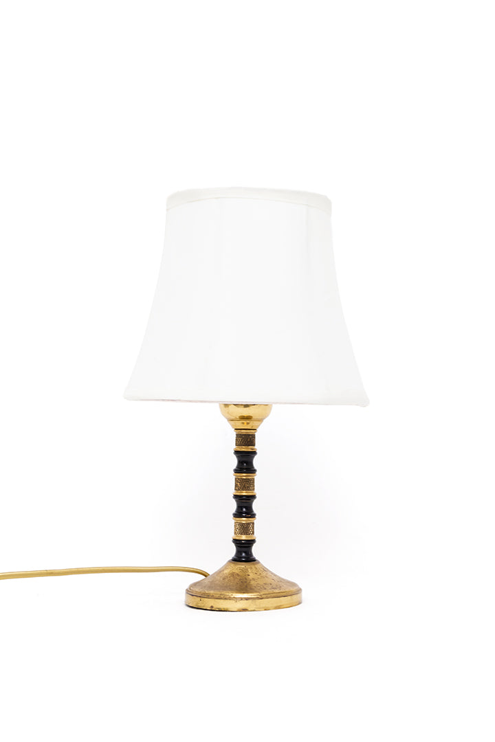 Vintage Franse tafellamp met messing voet en witte kap
