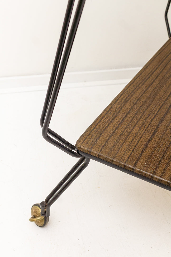 Vintage Franse trolley met architectonische draadstalen poten en hout-look tafelbladen