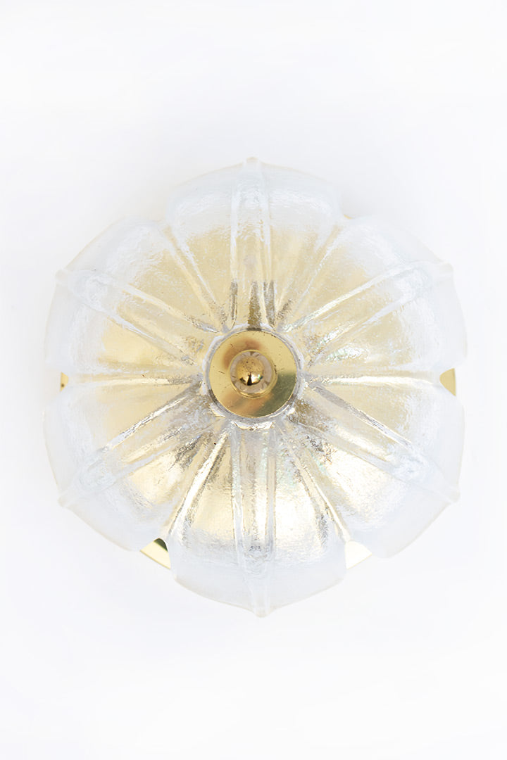 Vintage Glashütte Limburg bloem plafonnière of wandlamp van ijsglas en messing