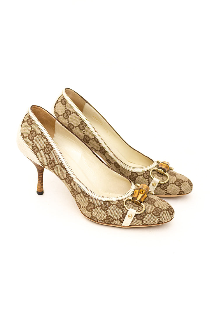 Vintage Gucci logo pumps met metalen gespen en bamboe versiering - maat 38,5