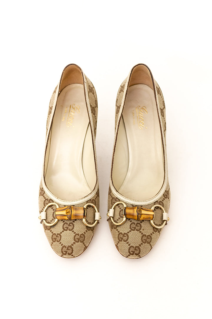 Vintage Gucci logo pumps met metalen gespen en bamboe versiering - maat 38,5
