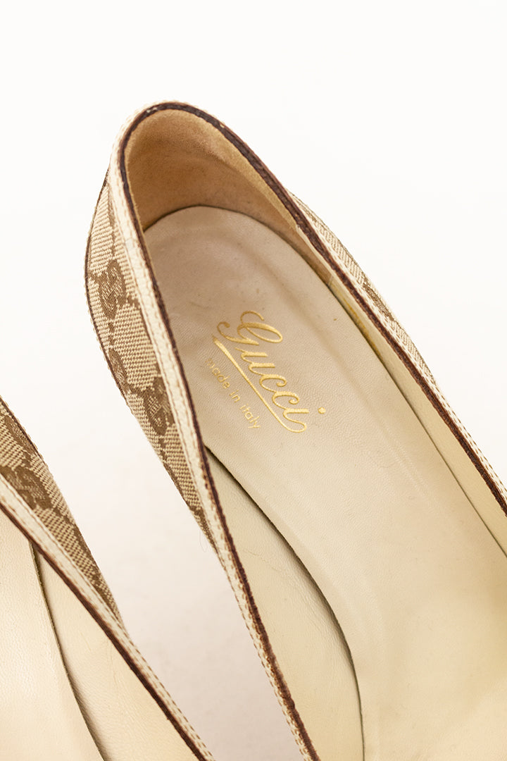 Vintage Gucci logo pumps met metalen gespen en bamboe versiering - maat 38,5