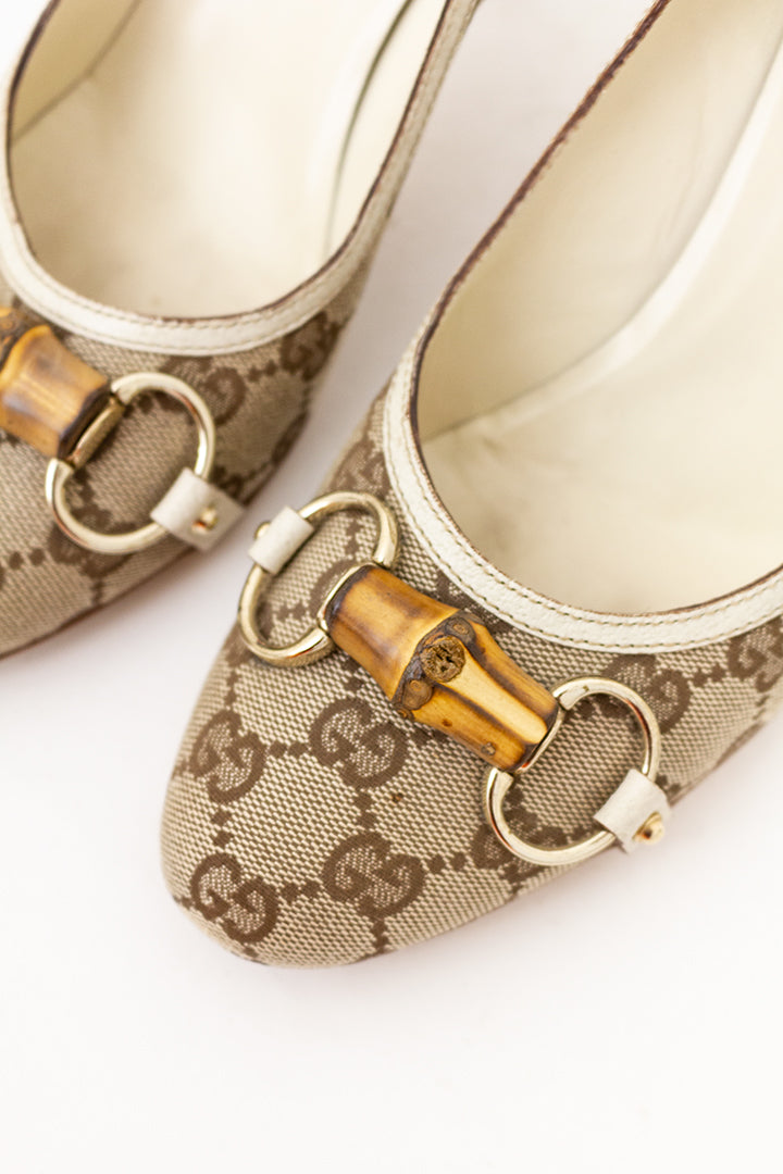 Vintage Gucci logo pumps met metalen gespen en bamboe versiering - maat 38,5