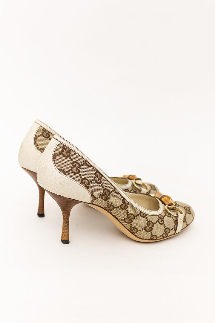 Vintage Gucci logo pumps met metalen gespen en bamboe versiering - maat 38,5