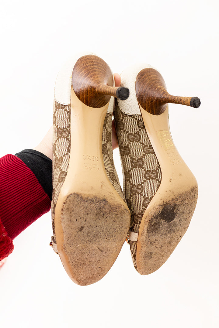Vintage Gucci logo pumps met metalen gespen en bamboe versiering - maat 38,5