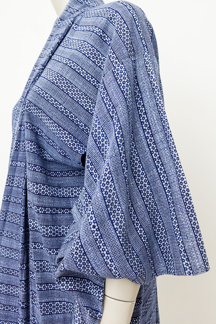 Vintage Japanse kimono met stipjes en bloemenpatroon