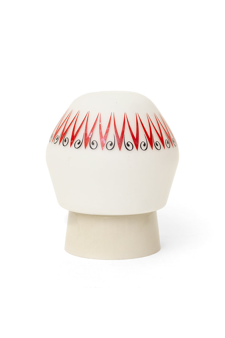 Vintage Niko plafonnière met kap van melkglas en rood/zwart patroon