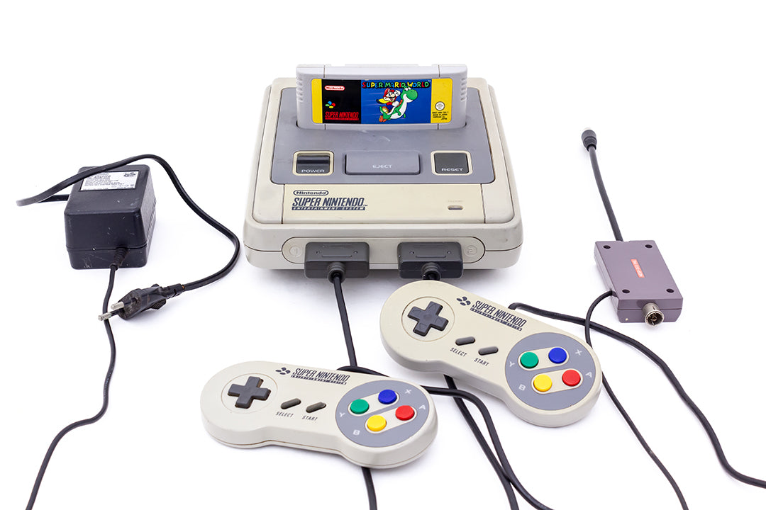 Vintage SNES Super Nintendo 1992 Super Mario World 2 controllers RCA aansluiting originele adapter