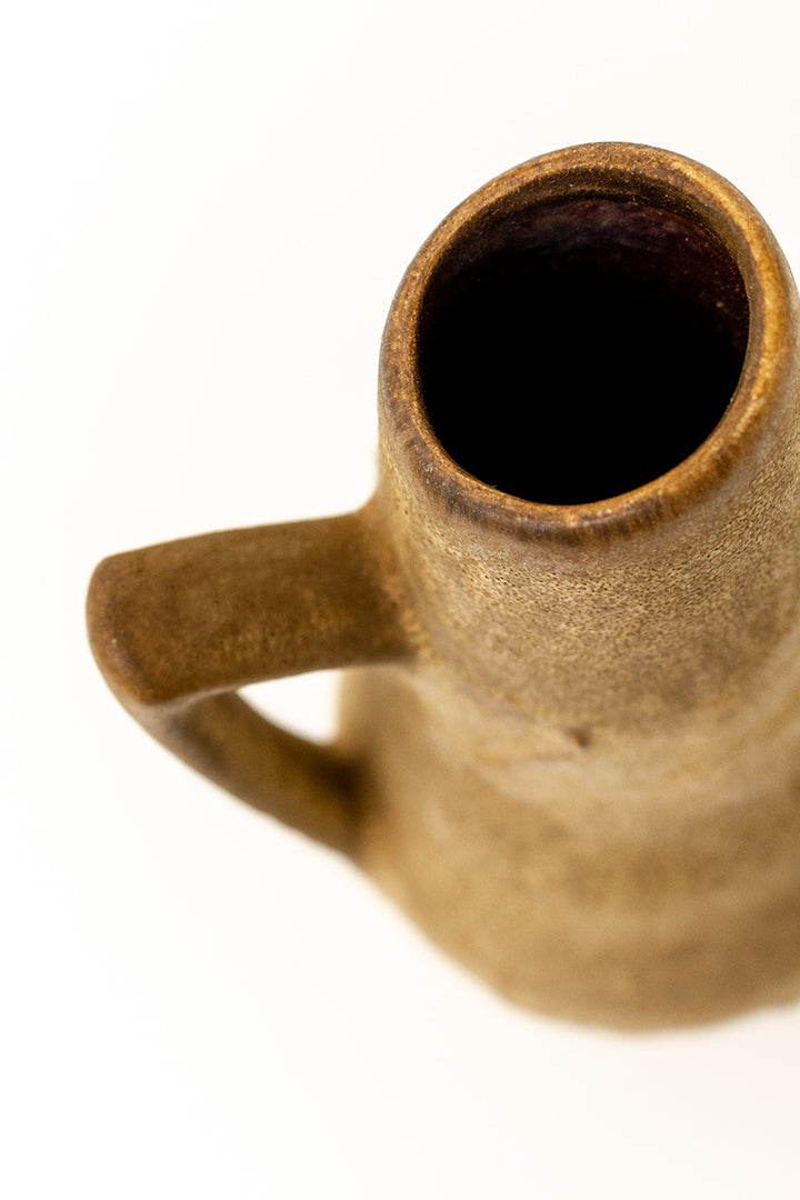 Vintage Scheurich vaas beige met puntig handvat
