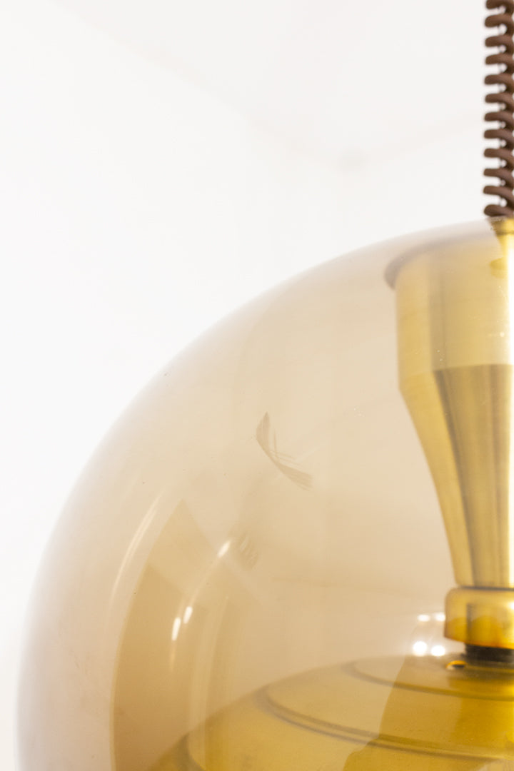 Vintage Space Age hanglamp Dijkstra met bruine kunststof bol en aluminium binnenwerk