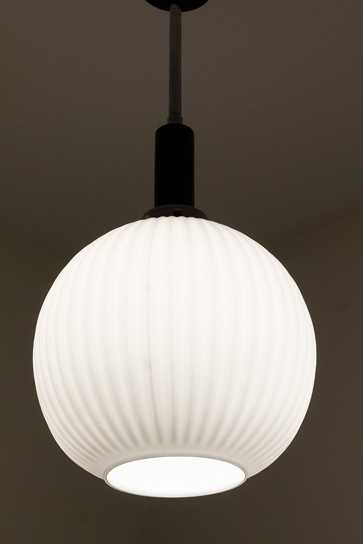 Vintage Space Age hanglamp met opaline lampenkap Massive x PJ De Jaeck