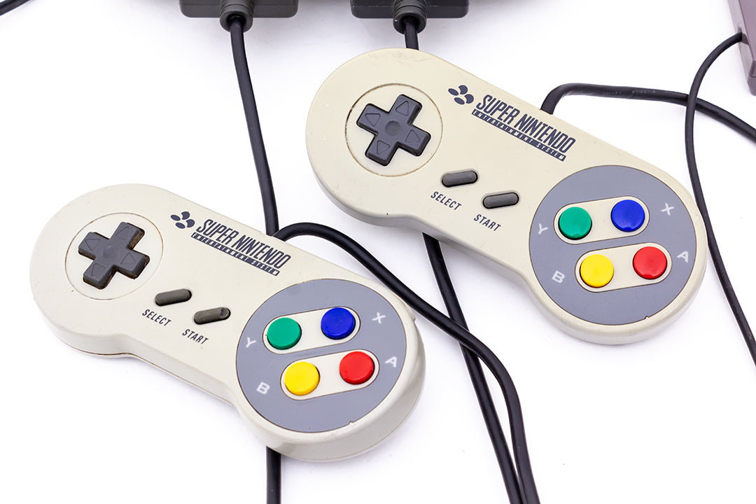 Vintage Super Nintendo SNES 1992 Super Mario World 2 controllers RCA aansluiting originele adapter