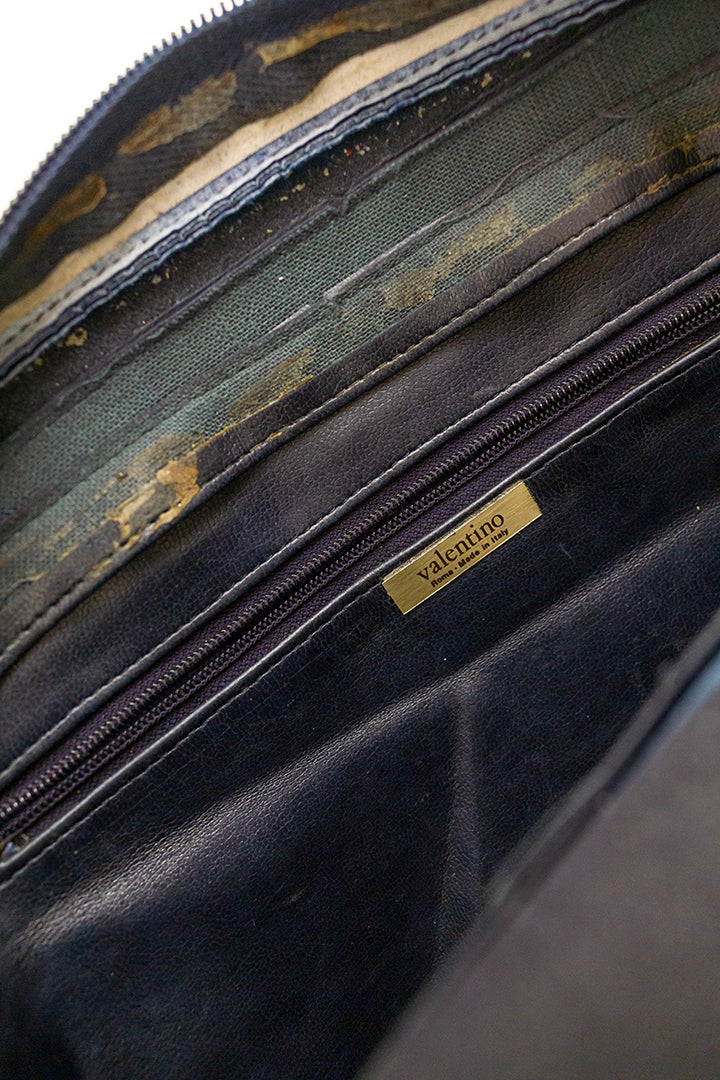 Vintage Valentino schoudertas met doorgestikte ‘V’ en rood gestreepte details