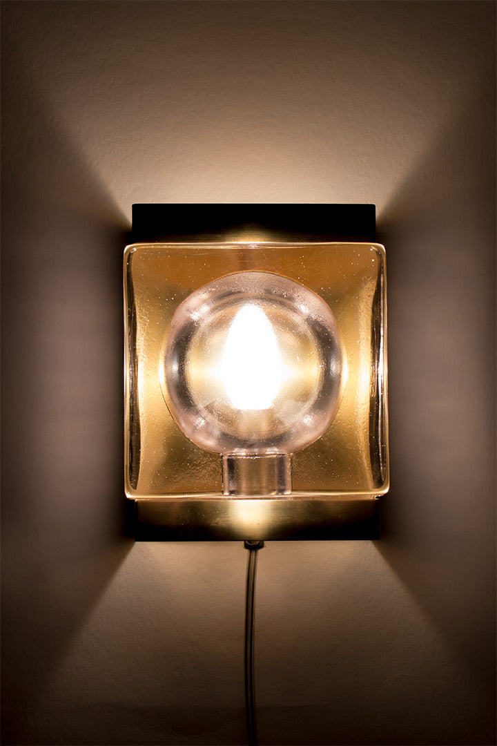 Vintage Vitrika maritieme wandlamp van messing en glas