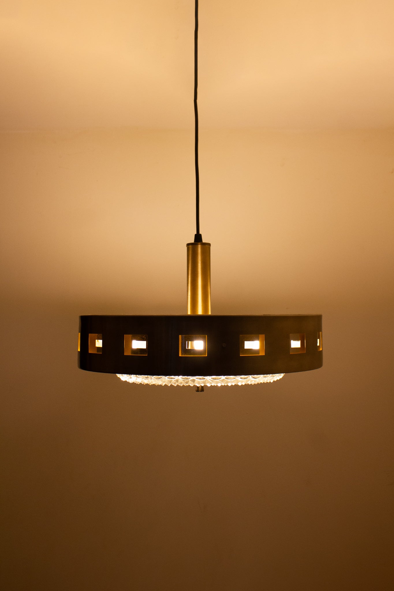Jaren 70 UFO hanglamp Massive