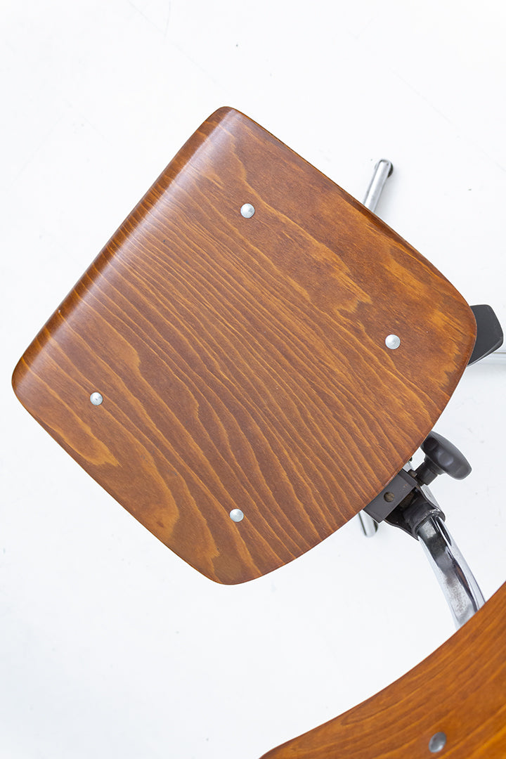 Vintage architectenstoel met houtfineer zitting en metalen frame