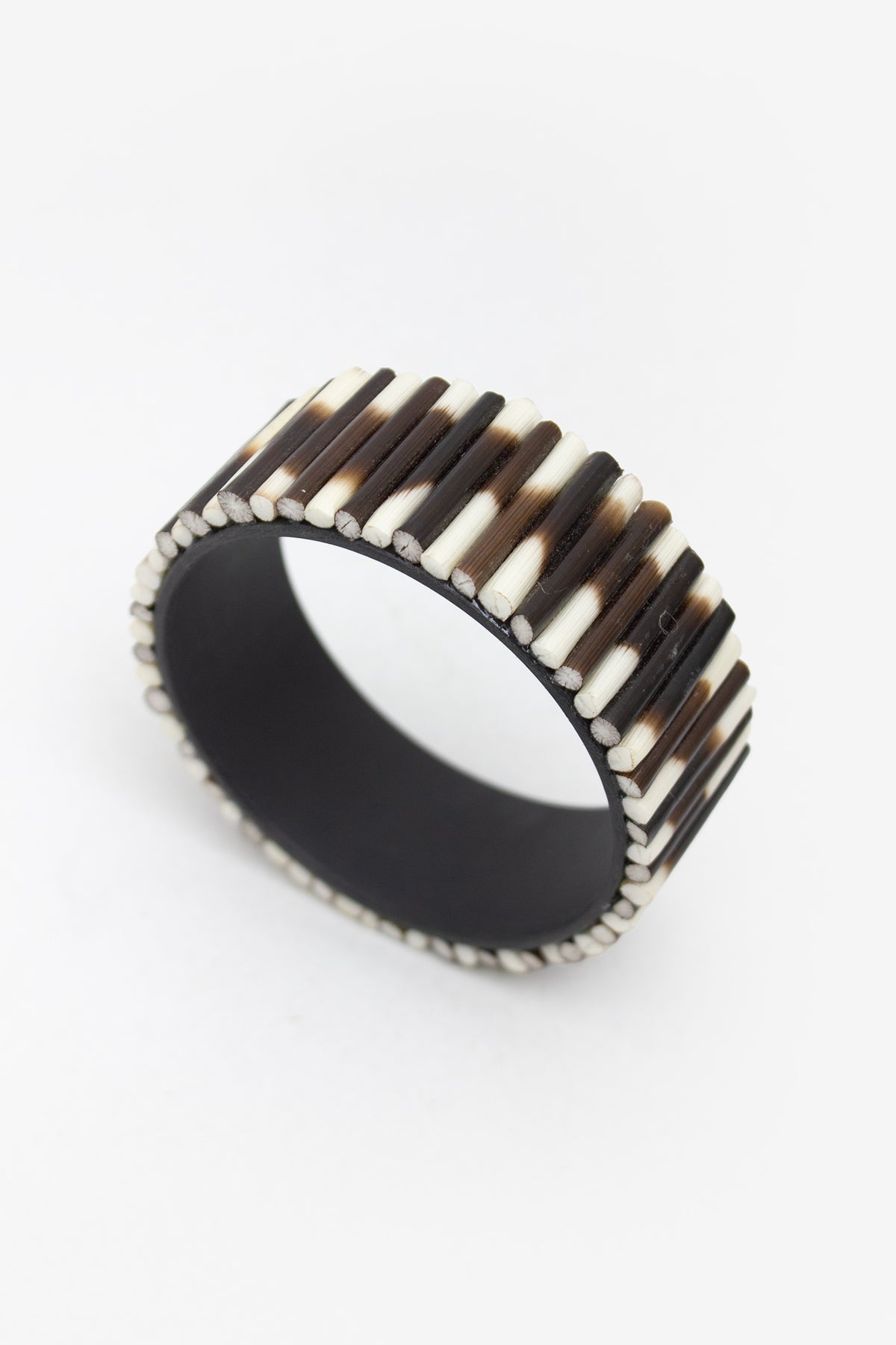 Vintage bangle armband gemaakt van stekelvarken stekels