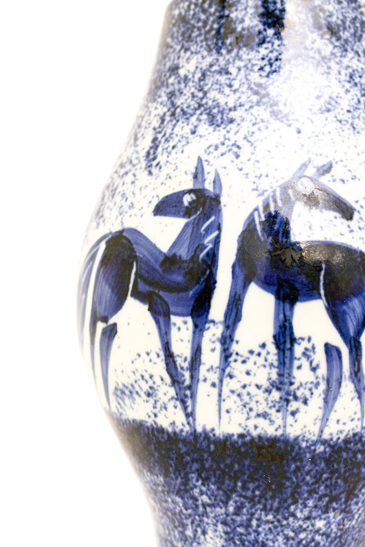 Vintage asymmetrische vaas wit/blauw met handgeschilderde print