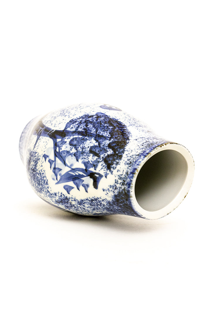 Vintage asymmetrische vaas wit/blauw met handgeschilderde print
