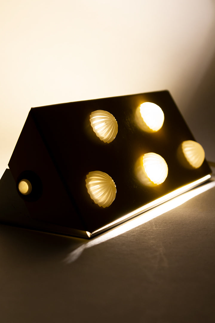 Vintage bedlampje geel met kunststof sterren