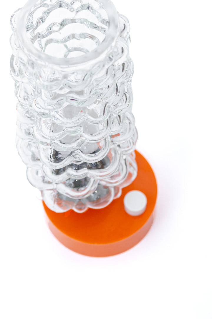 Vintage bedlampje glazen kap met bubbels en oranje voet