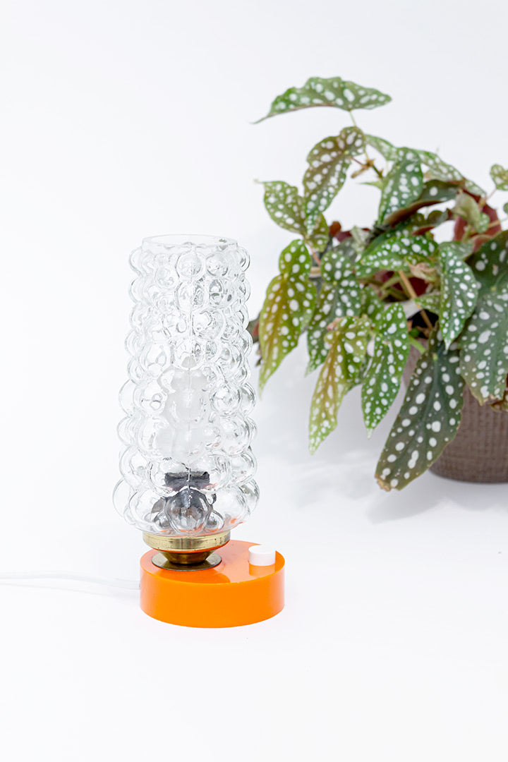 Vintage bedlampje glazen kap met bubbels en oranje voet