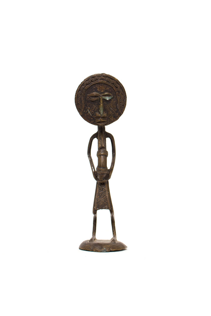 Vintage beeld gebogen figuur met een rond hoofd