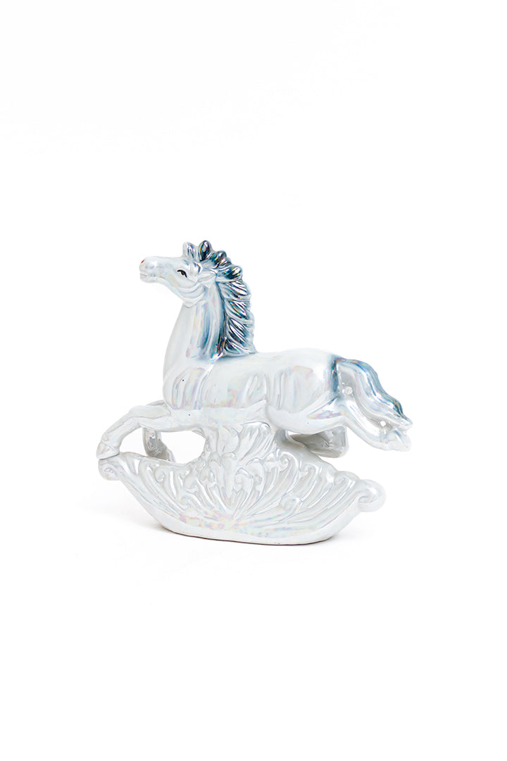 Vintage beeld van een springend paard blauw holografisch