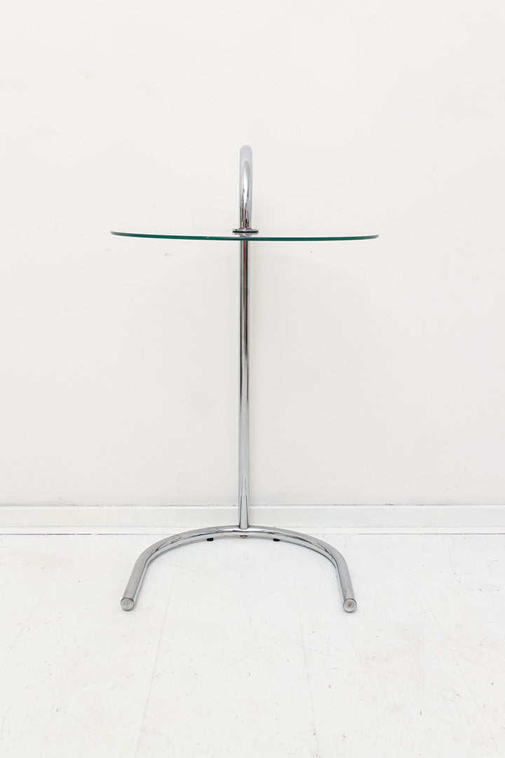 Vintage bijzettafel met verchroomd frame en ronde glasplaat