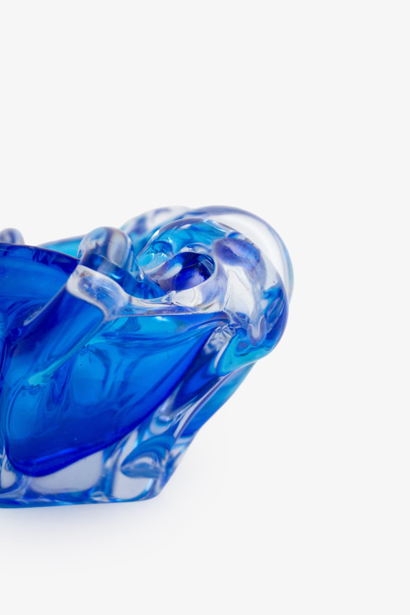 Vintage gegolfd blauw Murano schaaltje