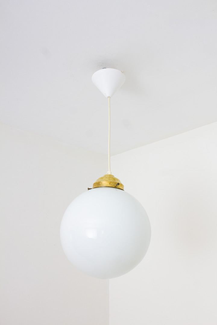 Vintage bollamp met messing kap jaren 30