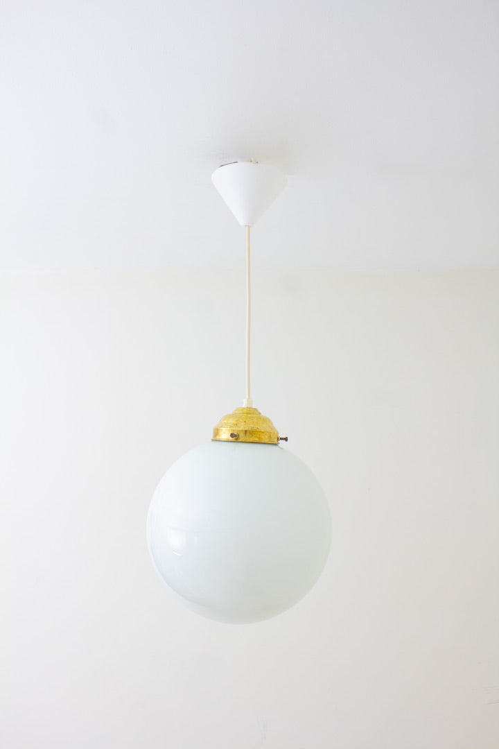 Vintage bollamp met messing kap jaren 30
