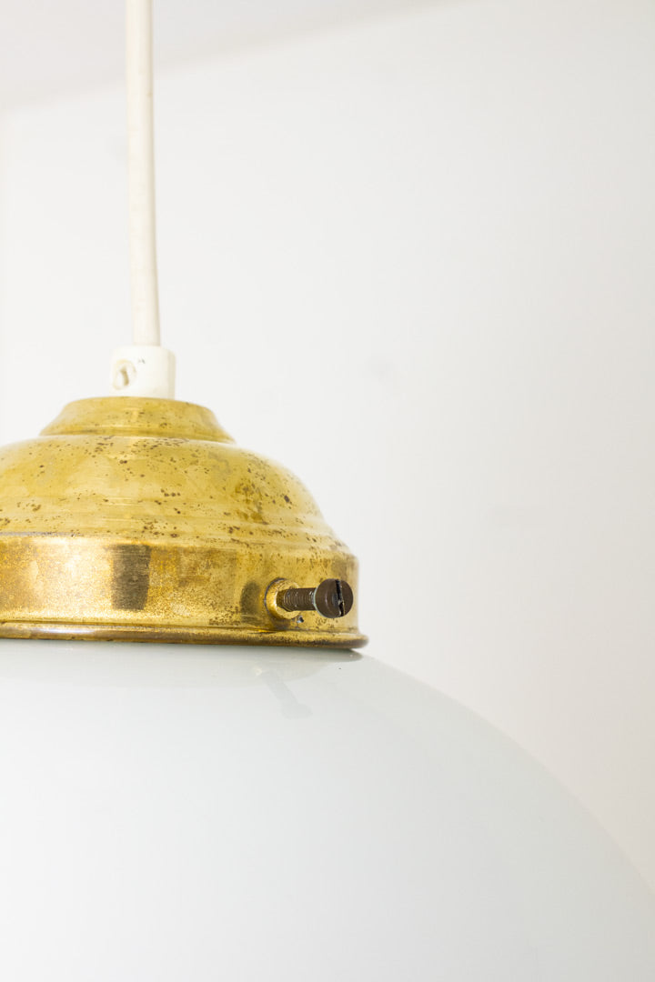 Vintage bollamp met messing kap jaren 30