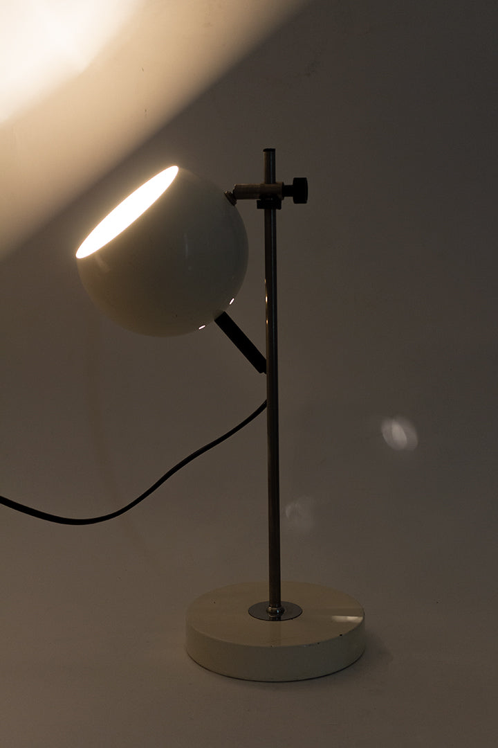 Vintage bollenlamp/bureaulamp met crèmekleurige kap en voet