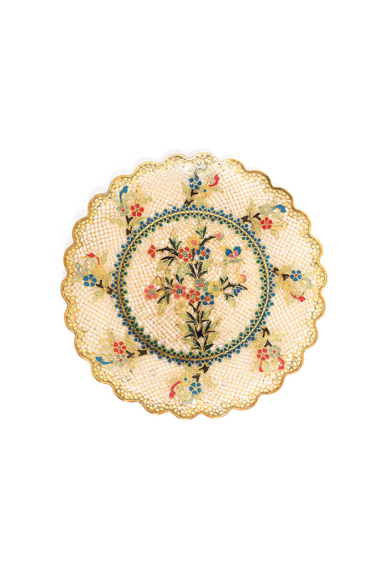 Vintage bord van goudkleurig metaal filigraan met ingelegde bloemen