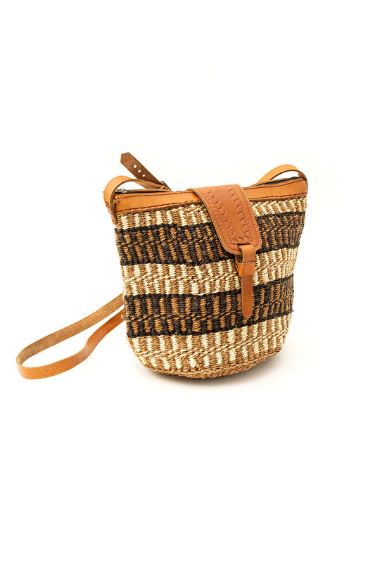 Vintage bruine schoudertas van touw met leren details