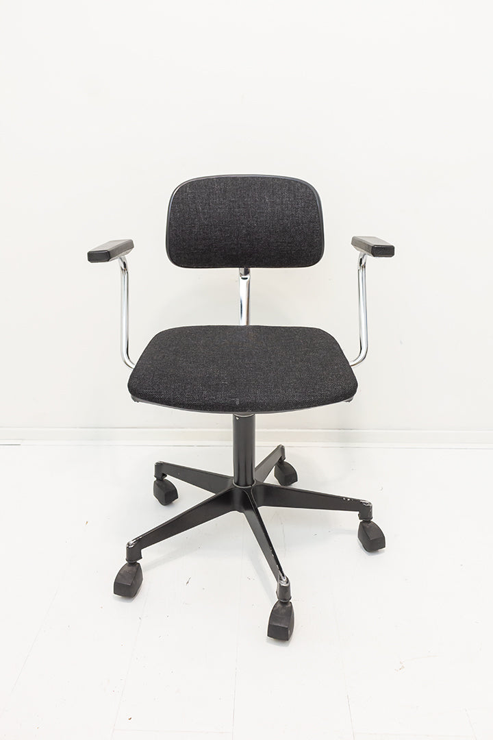 Vintage bureaustoel op wielen met grijze bekleding Stal & Stil Noorwegen