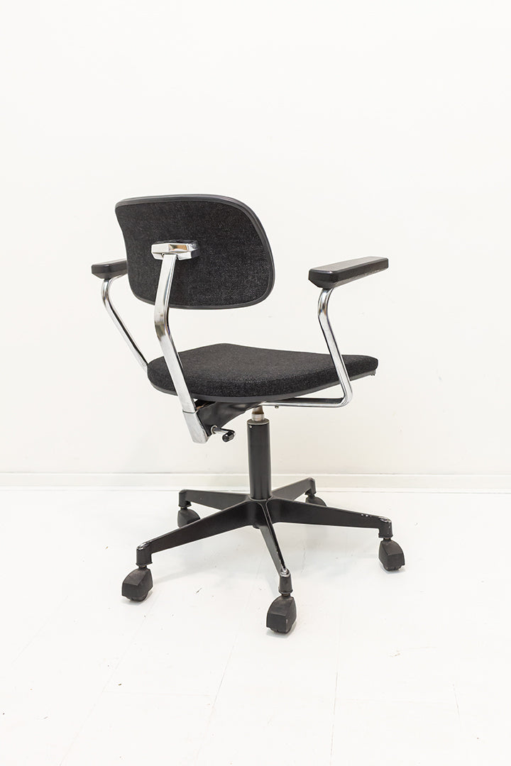 Vintage bureaustoel op wielen met grijze bekleding Stal & Stil Noorwegen