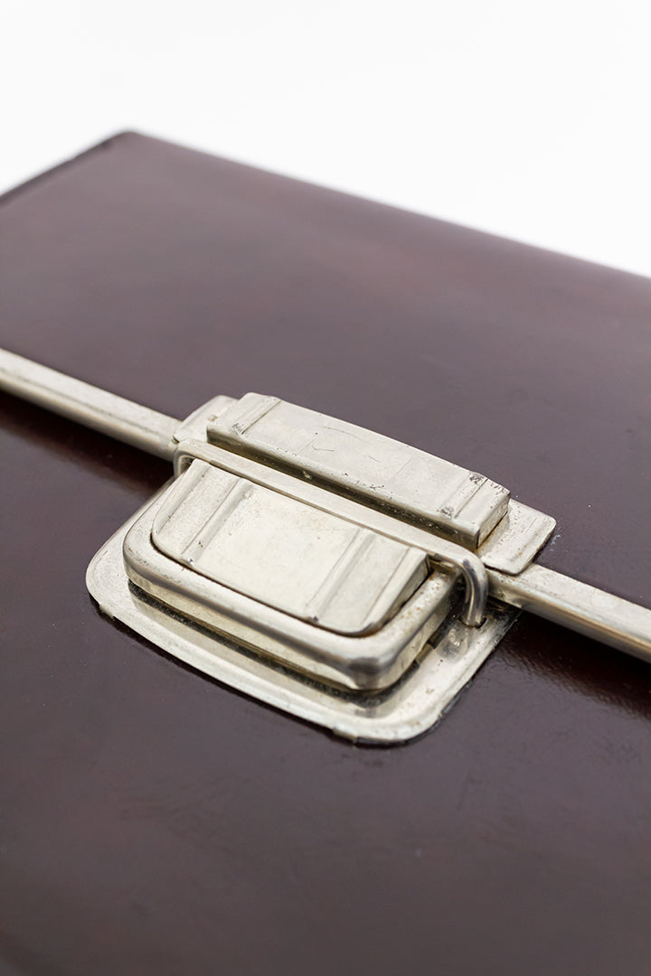 Vintage cameratas van donkerbruin skai-leer met zilverkleurige gesp