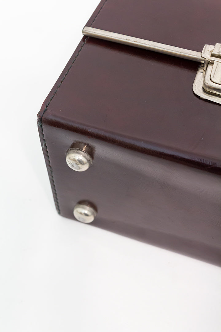 Vintage cameratas van donkerbruin skai-leer met zilverkleurige gesp