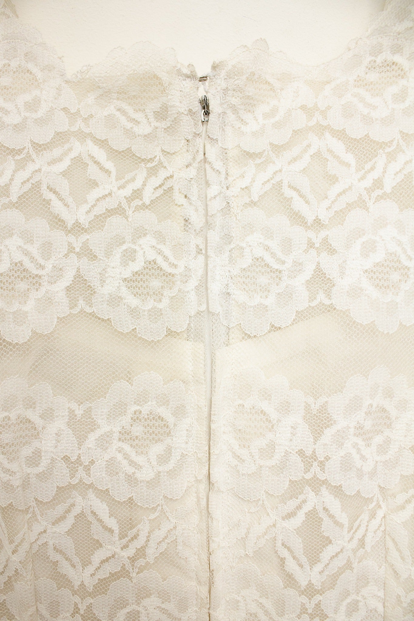 Vintage creme-kleurige kanten bruidsjurk
