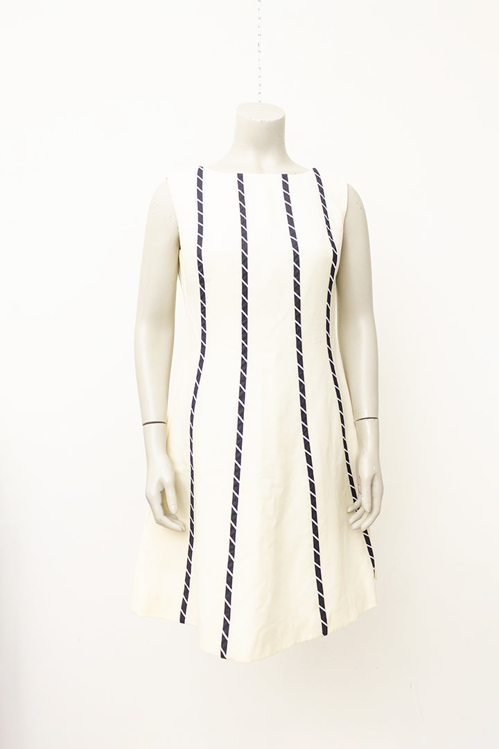 Vintage crèmekleurige jurk met zwarte gestreepte biezen Louis Feraud Paris