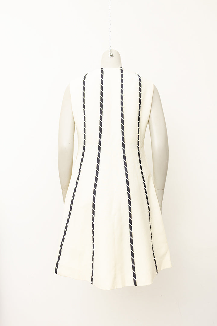 Vintage crèmekleurige jurk met zwarte gestreepte biezen Louis Feraud Paris