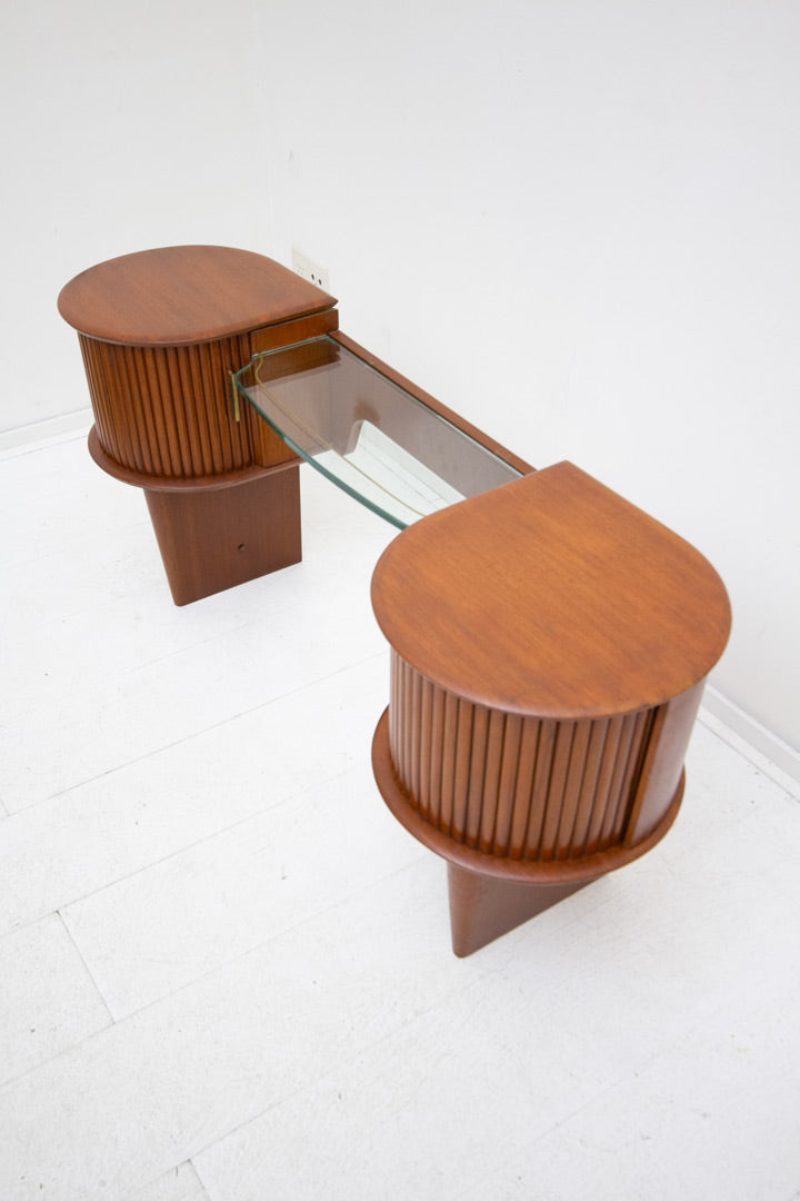 Vintage houten kaptafel met tambour deurtjes en drieluikspiegel