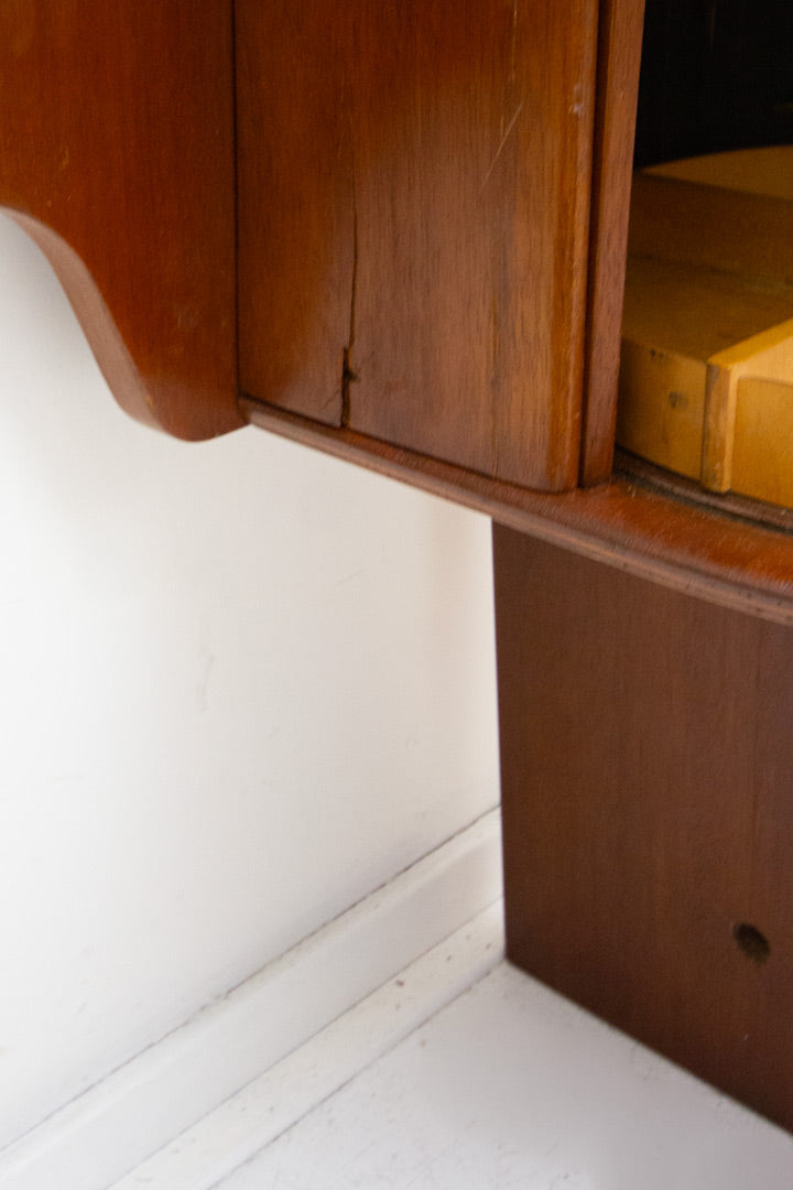 Vintage houten kaptafel met tambour deurtjes en drieluikspiegel