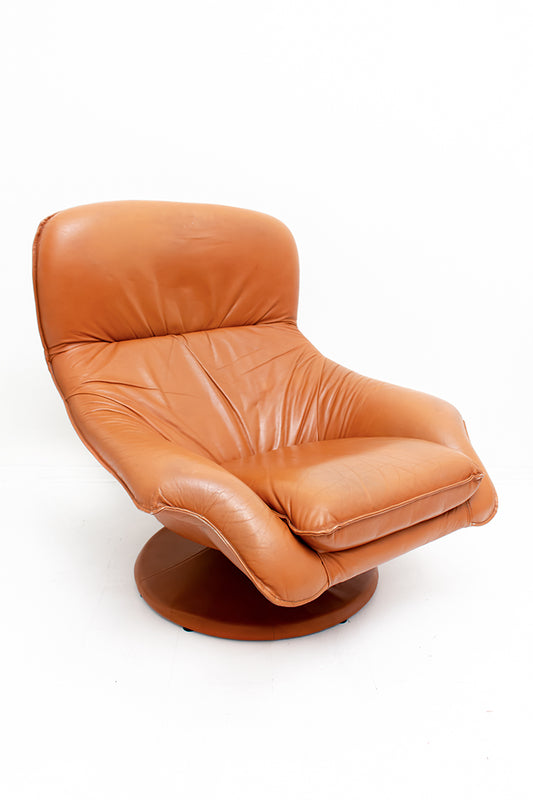 Vintage draaifauteuil van zacht tan-kleurig leer met ronde voet