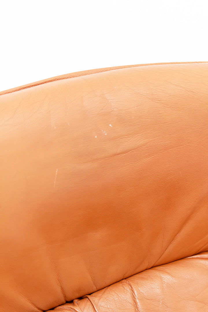 Vintage draaifauteuil van zacht tan-kleurig leer met ronde voet