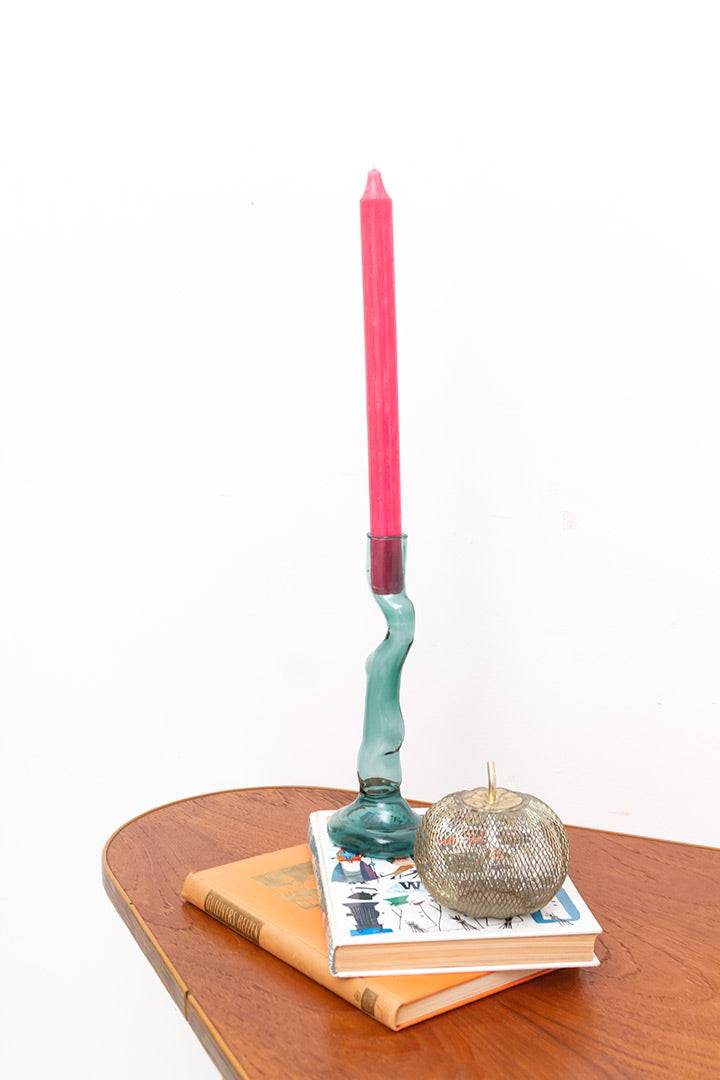 Vintage driehoekige bijzettafel met houtfineer en goudkleurige pootjes