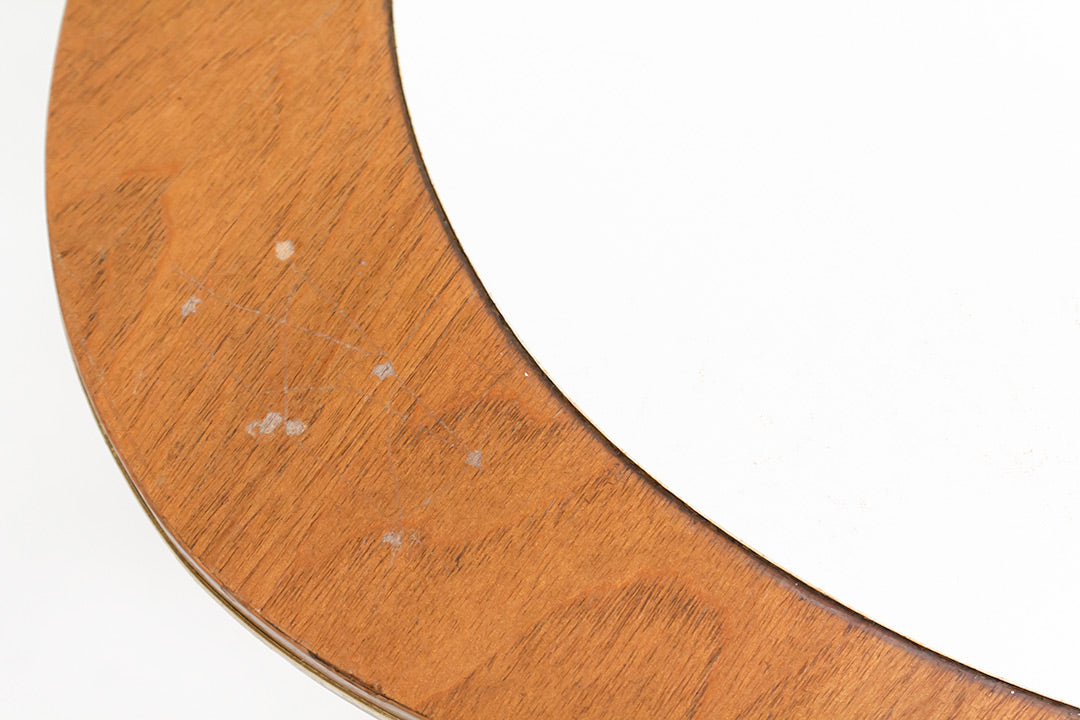 Vintage driehoekige salontafel hout met messing details Jese Möbel 3219