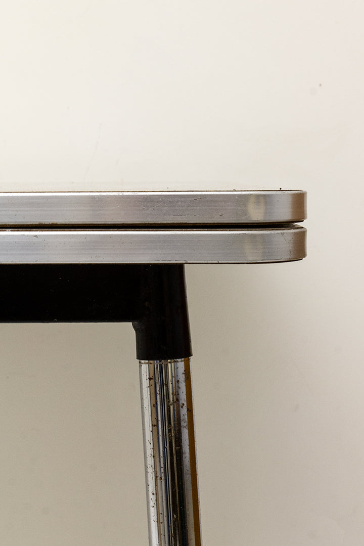 Vintage eettafel met uitschuifbaar formica blad en metalen poten
